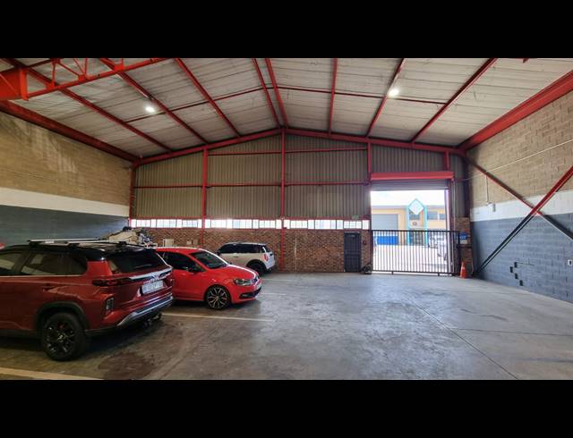 1,087M² WAREHOUSE TO LET IN JET PARK